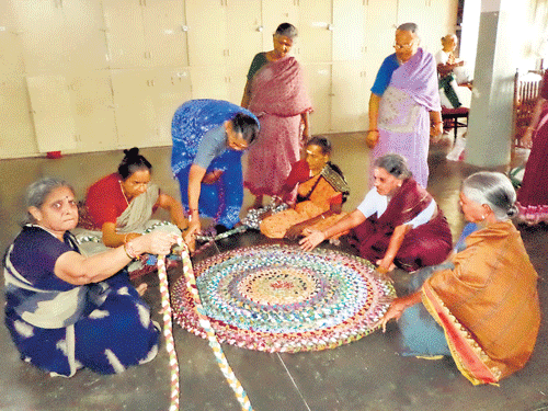 skilled hands Grannies knitting a mat in Vishranthi, Chennai