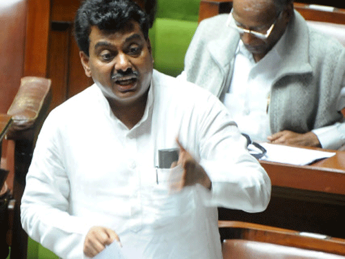 The State government plans to make recycling of water mandatory for major and medium industries, Water Resources Minister M B Patil said on Saturday. DH File Photo.
