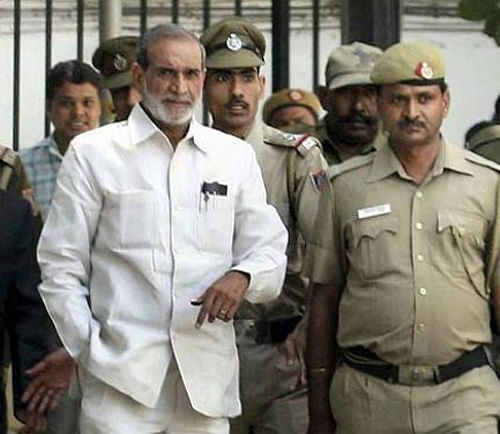 A 70-year-old woman today alleged in a Delhi court that Congress leader Sajjan Kumar and certain others were part of a mob which had attacked, looted and burnt houses of Sikhs during the riots in 1984. PTI File Photo.