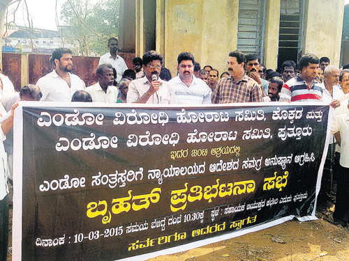 Members of Endo Virodhi Horata Samithi stage a protest in Puttur on Tuesday. DH photo
