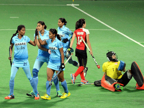 India proved too good for lowly Singapore to enter the semifinals of World Hockey League round-2 with a facile 10-0 victory at the Major Dhyan Chand National Stadium on Thursday. PTI