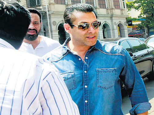 Salman Khan arrives at a sessions court in Mumbai on Thursday. DH photo