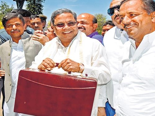 FINANCES&#8200;IN&#8200;THE&#8200;KITTY: Chief Minister Siddaramaiah arrives at the Vidhana Soudha to  present the budget. DH photo