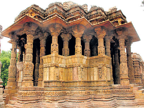 art & architecture Sun Temple, Modhera; (above) Surya Kund. Photos by author