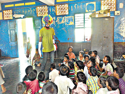 An Aram member tells a story to children in a village in Tamil Nadu.