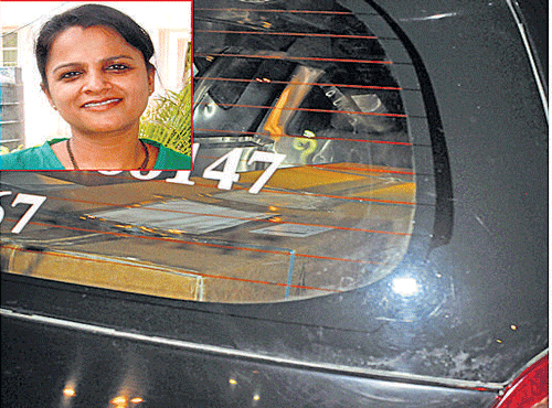 The body of Prabha Arun Kumar(inset),whowas stabbed to death at Sydney in Australia, arrives at the Kempegowda International Airport on Saturday night. (Extremeright) Prabha's husband Arun Kumar. DH PHOTOS