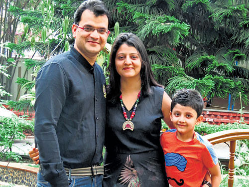 FAMILY&#8200;MOMENT Alok Kapoor Jain, Nimisha and Urvish.