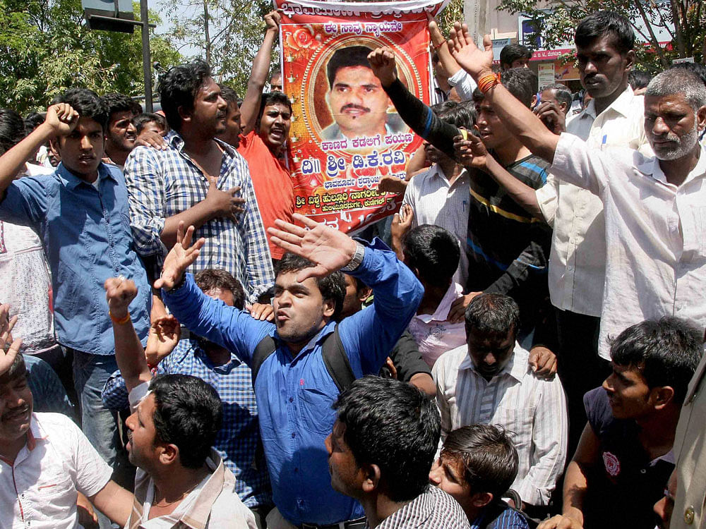 Hundreds of advocates staged a demonstration in front of the High Court of Karnataka on Wednesday morning, seeking a CBI probe to into the death of IAS officer D K Ravi. PTI file photo