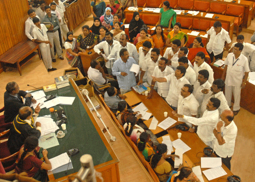 The show-cause notice issued to the Bruhat Bangalore Mahanagara Palike (BBMP) councillors created an uproar at the Palike Council on Thursday.  DH file photo