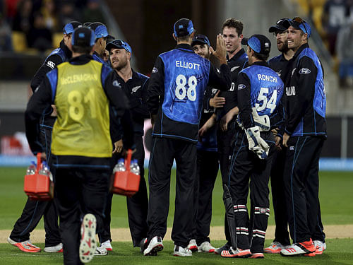 New Zealand celebrate the dismissal of the West Indies' Chris Gayle in their Cricket World Cup quarterfinal match in Wellington, March 21, 2015. REUTERS