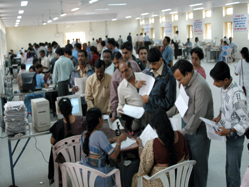 The Income Tax department has issued over 20 lakh "intimations" and collected Rs 3,569 crore in the current financial year from those taxpayers who had either not filed their tax returns or did so incorrectly. DH file photo