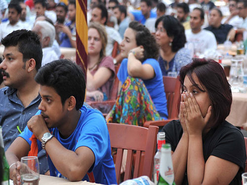 Disappointed Indian cricket fans after India loosing to Australia by watching in the semifinal match of the World Cup at Bowring Institute in Bengaluru on Thursday.  DH Photo