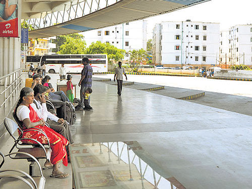The platform for Tamil Nadu-bound buses wears a deserted look at the satellite bus terminal in Bengaluru as the KSRTC withdrew its services to the neighbouring state following protest over Mekedatu project on Saturday.  DH photo