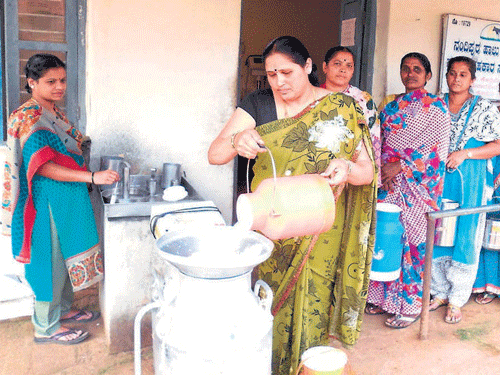 Members of Nandipura Milk ProducersWomen's Cooperative Society supplying milk. DH PHOTO