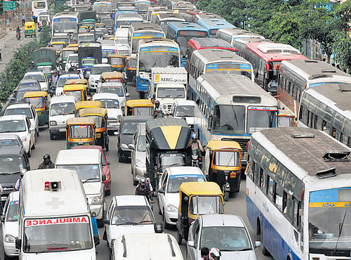 The study mentions a number of problems on the ORR, especially between Hebbal and the CSB, and probable solutions to them. It will be submitted to the State government by the end of this month.  DH File Photo.