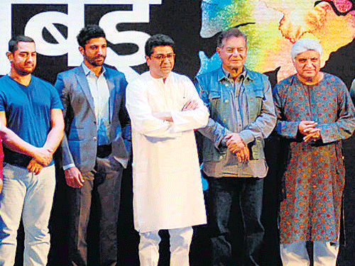 (Fromleft) Actors Aamir Khan, Farhan Akhtar,MNSchief Raj Thackeray and writer-duo Salim Khan, and Javed Akhtar  participate in an event for the development of Mumbai.