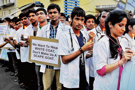 Postgraduate medical students and interns stage a protest at the Bowring and Lady Curzon Hospital seeking hike in stipend, in the City on Wednesday. DH Photo