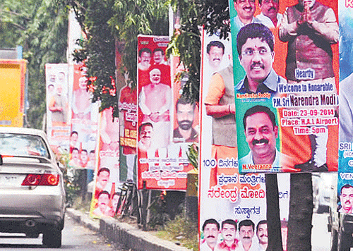 The BBMP has been asked to furnish information about the number of licenses issued and number of illegal hoardings in the City. DH FILE PHOTO