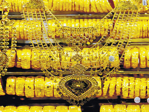 Gold imports hugely rise in March this yr