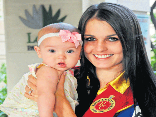 Marike Jana, wife of South African cricketer Rilee Rossouw, with daughter Robyn. DH photo by SK Dinesh.