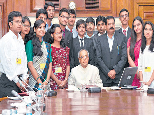President Pranab Mukherjee with the first batch of students under "In Residence" programme at Rashtrapati Bhavan.
