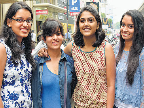 Students of BMS College of Engineering Arpitha Shetty, Aarti Bhatnagar, Nirupama Vidyarthi and Rehaana Ashraf restored the barricades that fell down on MG Road. DH photo