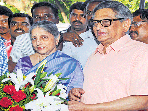 Former Union Minister S M Krishna with his wife Prema  Krishna on his 83rd birthday celebrations at his residence  in Bengaluru on Friday. dh Photo