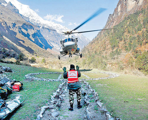 A helicopter arrives to evacuate Israeli solders after a mission to rescue climbers near Dhunche on&#8200;Sunday. REUTERS