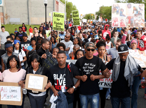 A large crowd takes part in a rally in Baltimore, Maryland May 2, 2015. Hundreds of people took to the streets of Baltimore on Saturday as anger over the death of a young black man turned to hopes for change following swift criminal charges against six police officers. REUTERS