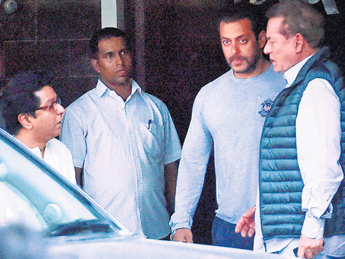 Salman Khan and father Salim Khan (extreme right) with MNS chief Raj Thackeray (left) in Mumbai on Thursday. PTI