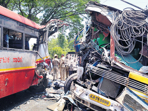 Themangled remains of the bus and the lorrywhich collided head-on nearMarasandra on the Bengaluru-Doddaballapur Road on Friday. DH PHOTO