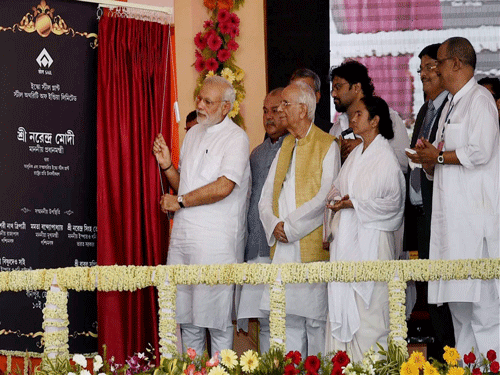 Prime Minister Narendra Modi dedicating the Modernized and expanded IISCO Steel Plant at Polo Ground to the nation in the presence of West Bengal Chief Minister Mamata Banerjee,Governor Keshari nath Tripathi,Union Steel and Mines Minister Narendra Singh Tomar,Minister of State Babul Supriyo,Sail Chairman C.S.Verma in Asansol on Sunday.PTI Photo