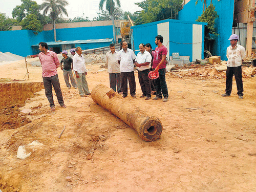 The cannon that was found during construction work in the Bangalore Medical College and Research Institute premises  in the KR&#8200;Market area on Monday. DH photo