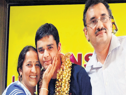 moment to cherish: Parents Jayashree and Prakash Hegde congratulate their son Vishwajit who secured highest marks in the SSLC exam in the State, in Sirsi on Tuesday. dh Photos
