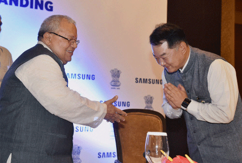 MSME Minister Kalraj Mishra and Samsung India Electronics Sr Vice President Hyn Woo Bang at the signing of an MoU to set up MSME-Samsung Digital Academy in New Delhi. Courtesy: PTI