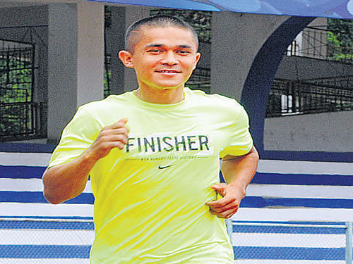 Sunil Chhetri with the Nike 'Finisher Tee', which will be given to top 1000 finishers.