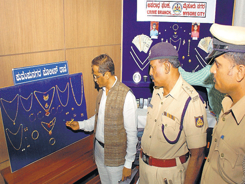 Police Commissioner&#8200;B&#8200;Dayananda inspects valuables recovered in various cases, in Mysuru, on Thursday. DCP&#8200;(Crime and Traffic)&#8200;M&#8200;M&#8200;Mahadevaiah and Kuvempunagar Inspector G&#8200;Shekar are seen. dh photo