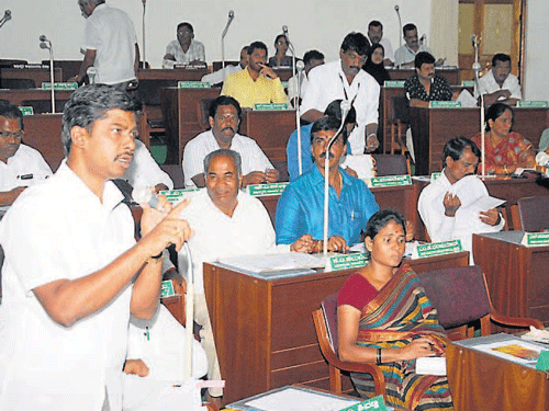 A corporator makes a point during the MCC council meeting in Mysuru, on Friday. dh photo