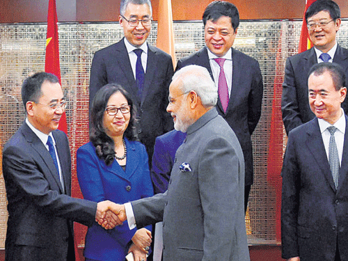 Prime Minister NarendraModi iswelcomed by CEOs of major Chinese companies at ameeting in Shanghai on Saturday. PTI