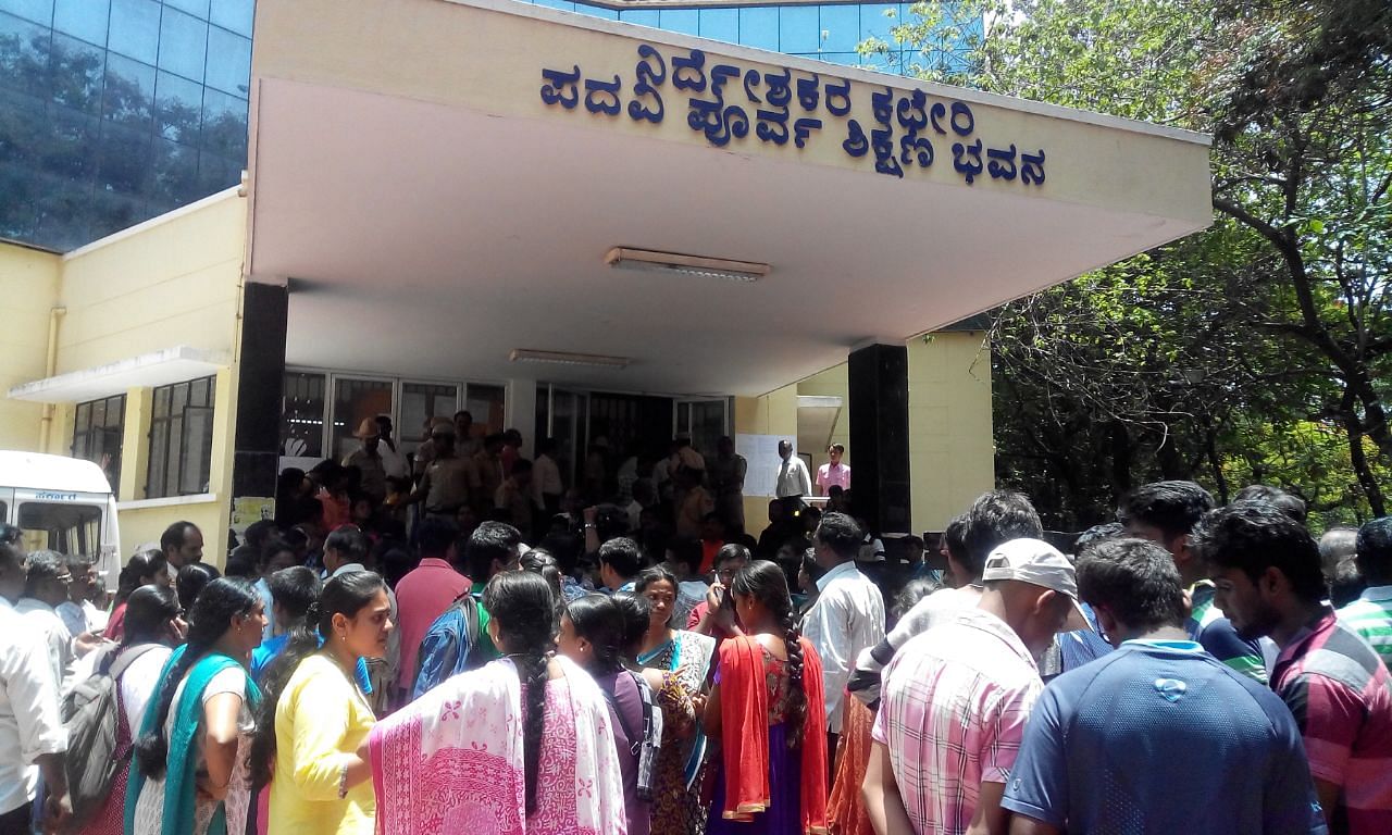 Unhappy with the marks student protest outside the Department of Pre-University education in Bengaluru.  DH Photo