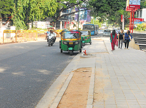 Motorists are peeved at the narrower lanes for vehicles. But there are also road-users such as Chandrashekhar, a private firm manager, who finds the change better. DH photo
