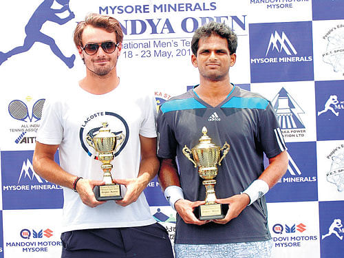 CHAMPS Karunuday Singh (right), winner of the singles crown, with runner-up Antoine Escoffier of France.