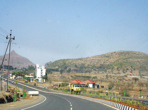 The road that connects Nashik to Trimbakeshwar. DH PHOTO/MRITYUNJAY BOSE