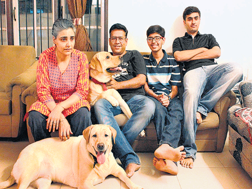 close bond Jessy, Vinayak, Aayush and Karan along with their pets Sheldon and Ziya.