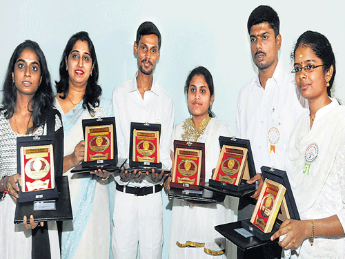 congratulations: Gold medalists (from L) Chaitra A (fist rank in MSc Computer Science), Jyoti Pal Saluja (first rank in BEd), Aruna S N (first rank in Kannada), Sandhya G A (first rank in BSc), Bharath K M (first rank in Chemistry) and Greeshma M P (first rank in BCA) at Bangalore University's Golden Jubilee convocation on Saturday. (Below) (From left) G K Narayana Reddy (Doctor of Science), Parvathamma Rajkumar and S Chinnaswamy Mambally (both Doctor of Letters) were awarded honorary doctorates at the event. dh Photos