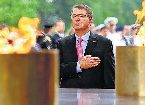 US Defence Secretary Ash Carter pays his respects at the India Gate memorial in New Delhi on Wednesday. REUTERS