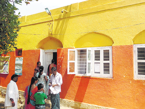 Aadhaar registration centre at old building of Kadur Taluk Office.