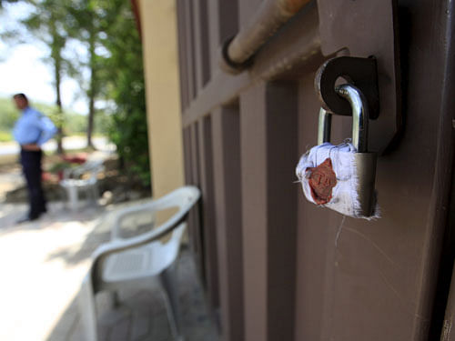 A sealed lock is seen at the gate of Save the Children charity's office in Islamabad, Pakistan, June 12, 2015. Pakistani authorities have given Save the Children 15 days to leave the country, officials said on Friday, accusing the aid agency of spying. Police locked the gate of the charity's office in the capital Islamabad late on Thursday and put up a notice saying the building was sealed. REUTERS