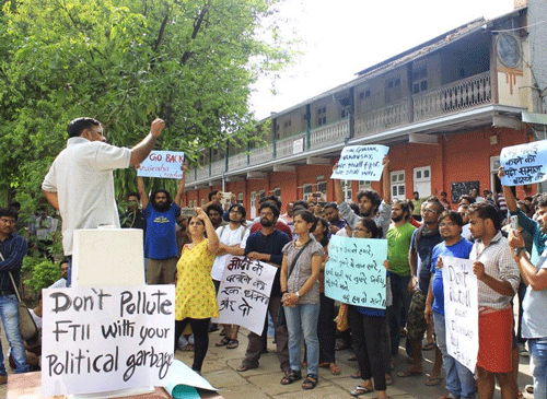 About 150 students pursuing various courses at the Film and Television Institute of India (FTII) went on a flash strike yesterday. Image Courtesy: Twitter