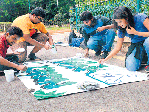 JOY unlimited: On a fun-filled Sunday, a group of youths take part in painting activity at the Cubbon Park. dh photo